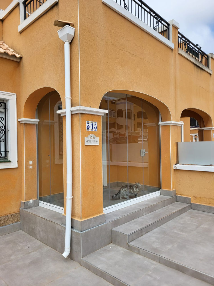 -07-simply-door-windows-glass-curtains-